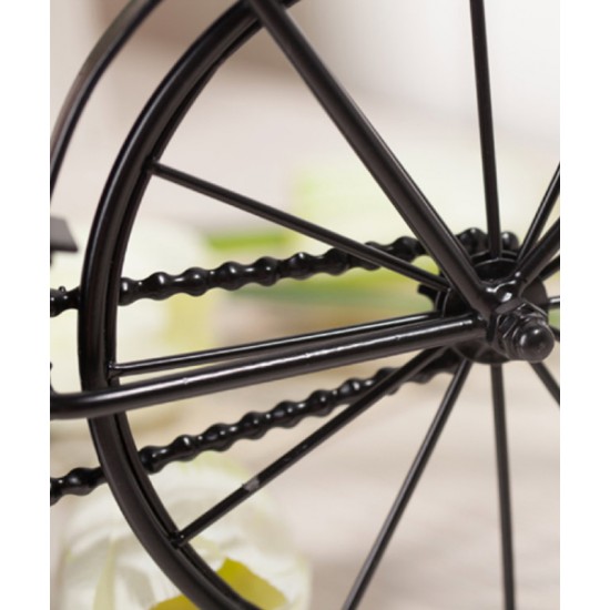 A desktop clock ornament in the shape of a bicycle with a delicate design