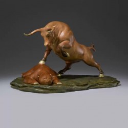 Decorative Bull and Bear, perfect decors for your company or home office,The bear is a symbol of bearish mood, the Bull is bullish