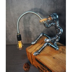 Decorative table lamp in retro style Creative loft-style plumber robot, table lamp, lamp gift, coffee bar decorative industrial lamp, eye protection creative water pipe robot