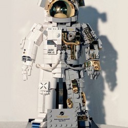 High-quality fun and eye-catching astronaut toy for babies, a toy suitable for children's interests