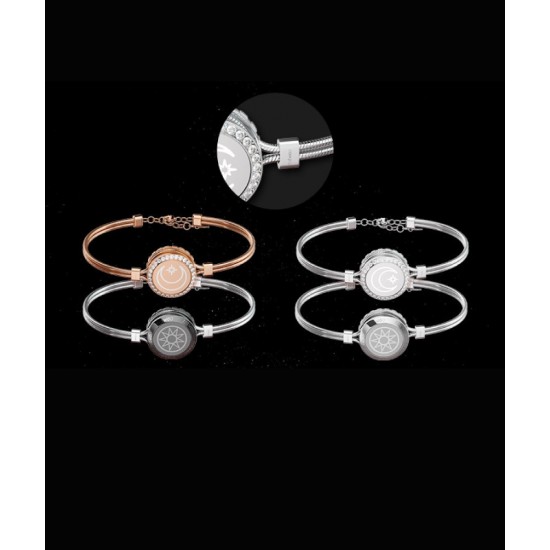 A pair of small rubber bands that vibrate to remember the impulse of long-distance love