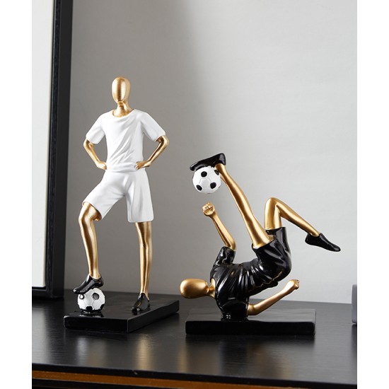 A beautiful decoration for a boys desk and bookshelves can also be used for work, office and living room